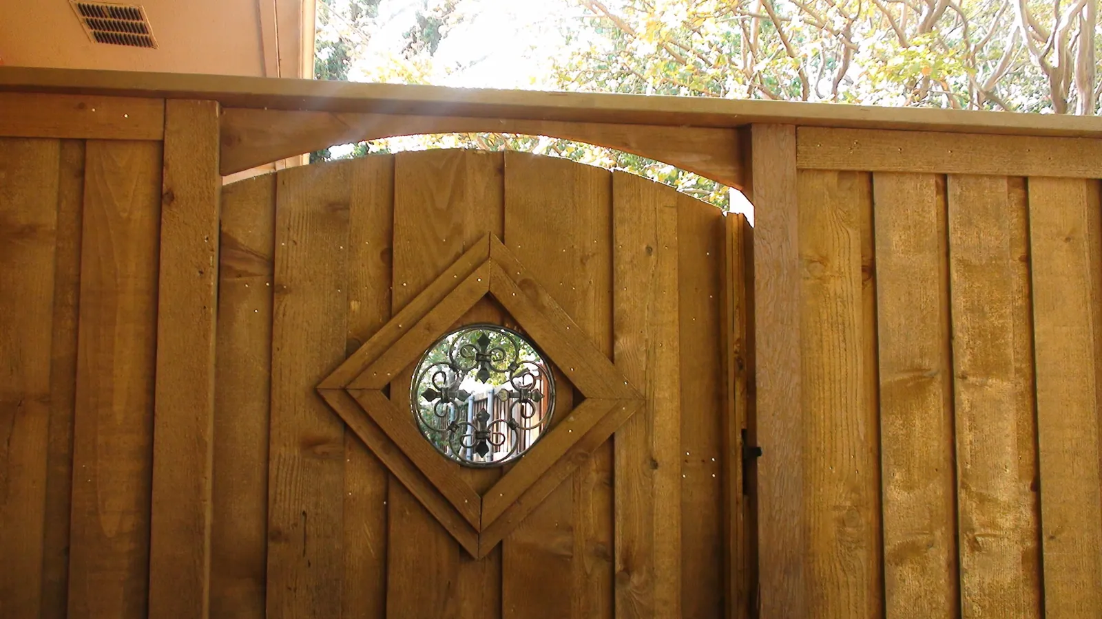 Wood gate see thru insert close up
